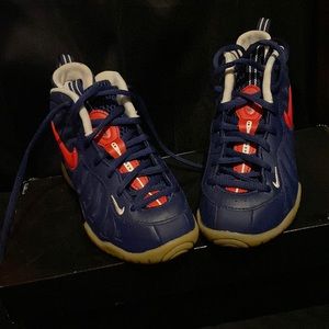 Little boys Nike pro a size 12